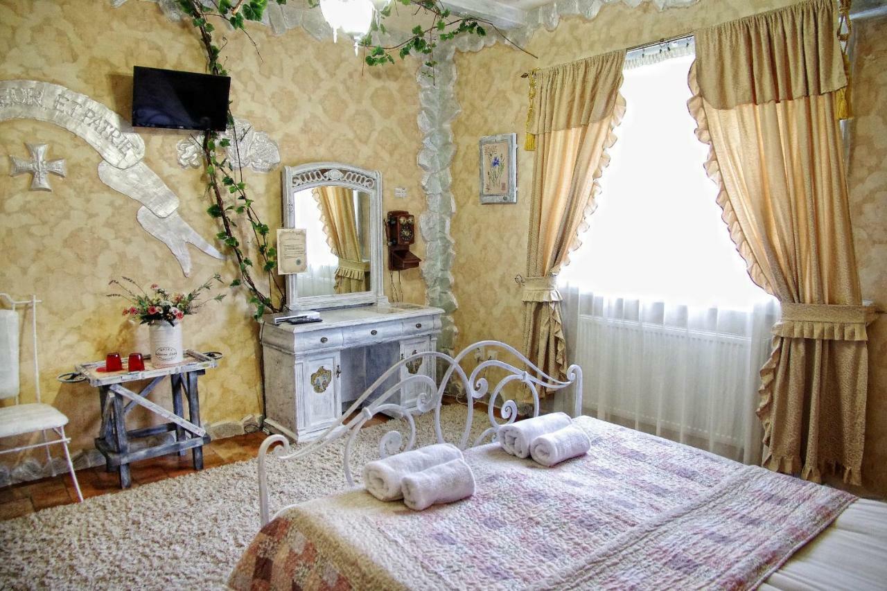 Отель Черный замок Ивано-Франковск Экстерьер фото
